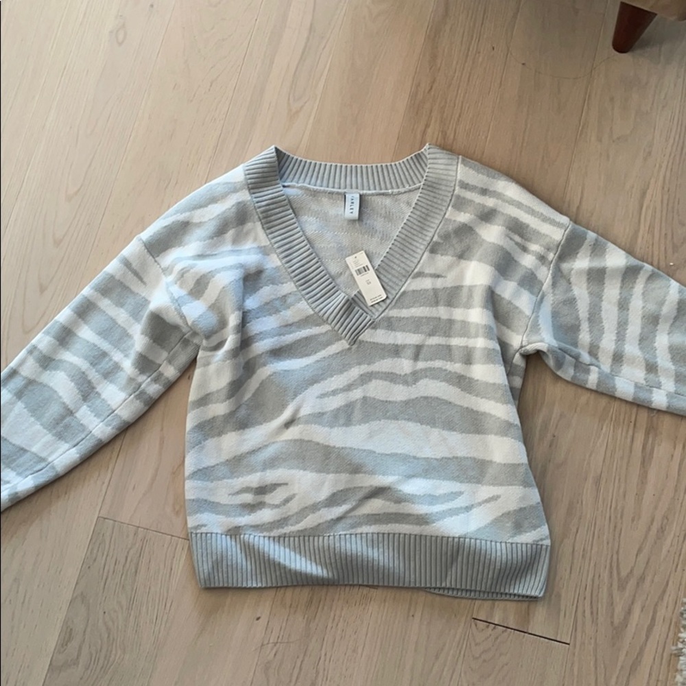 Brand new Varley V Neck Wool sweater